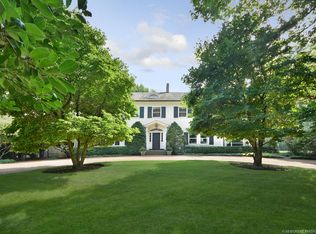 1035 N Sheridan Rd, Lake Forest, IL 60045