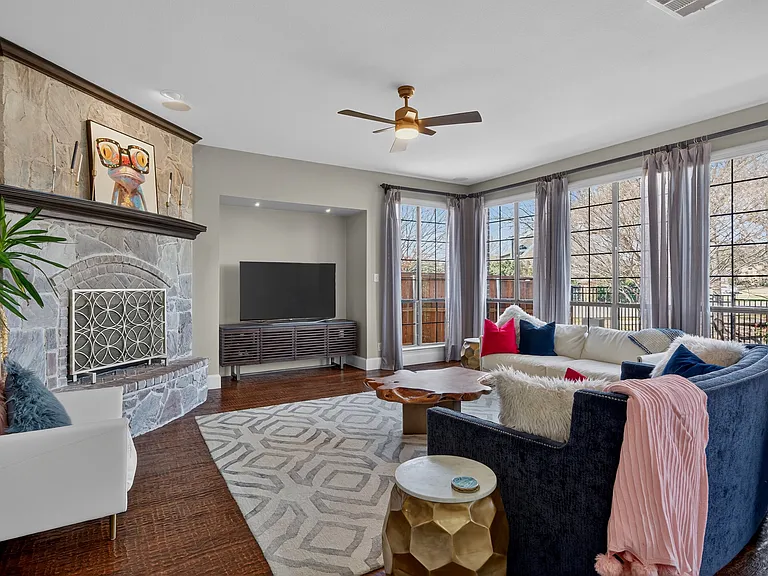 301 Foxcroft Ln — Photo 10