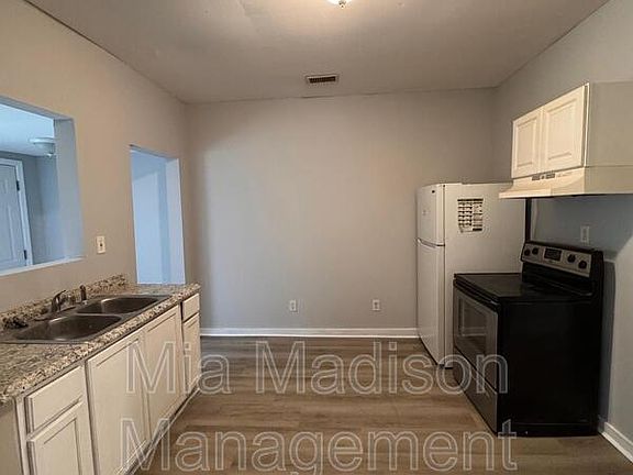 5th image of 1423 Richards St