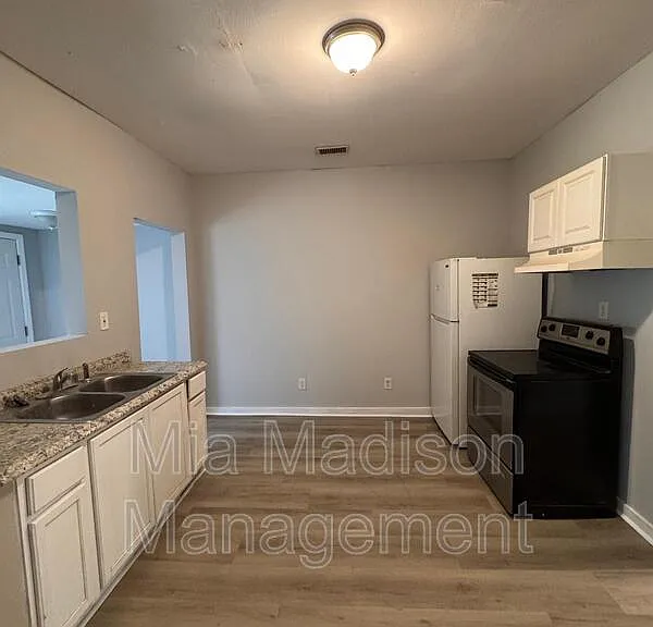 1423 Richards St — Photo 5