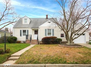 180 7th St, Belford, NJ 07718