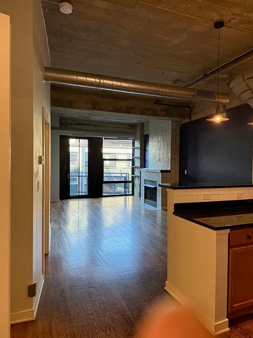 2 bed, 840 sqft, $2,300 — Photo 2