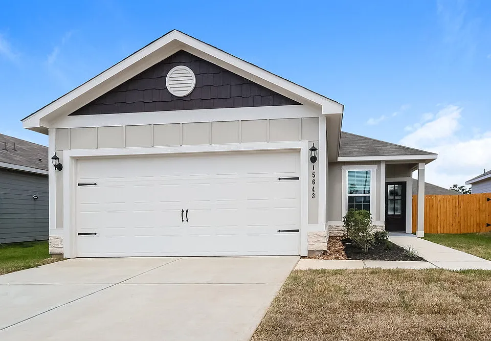 15643 Plum Brook Dr