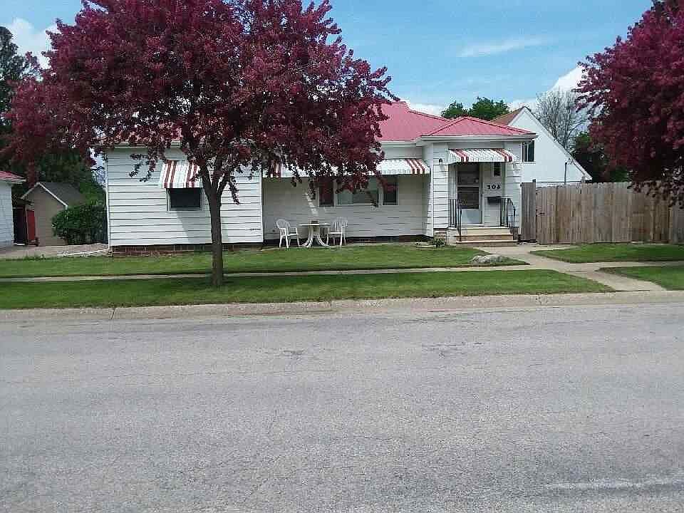 1st image of 703 D Ave