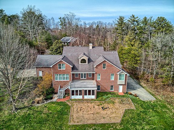2nd image of 150 Mountain River Dr