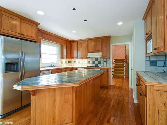 5th image of 480 Westwood Dr