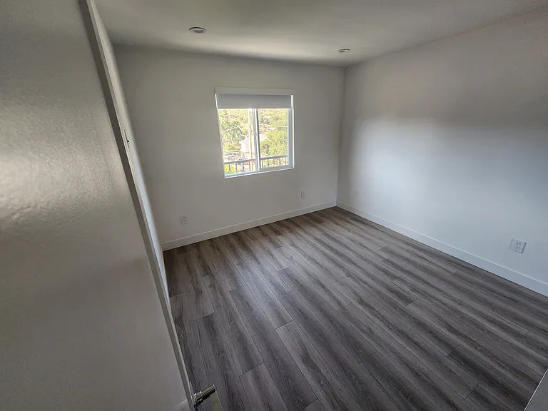 10146 Fernglen Ave #B — Photo 13