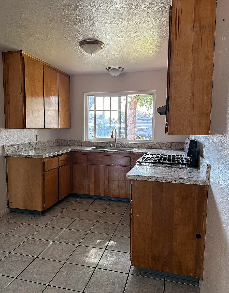 3 bed, 1128 sqft, $2,100 — Photo 4