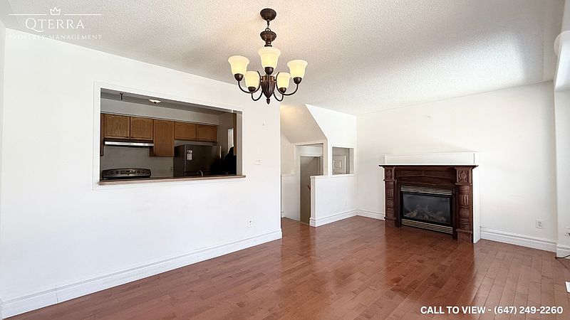 Mississauga House for rent - 3 Bedrooms — photo 2