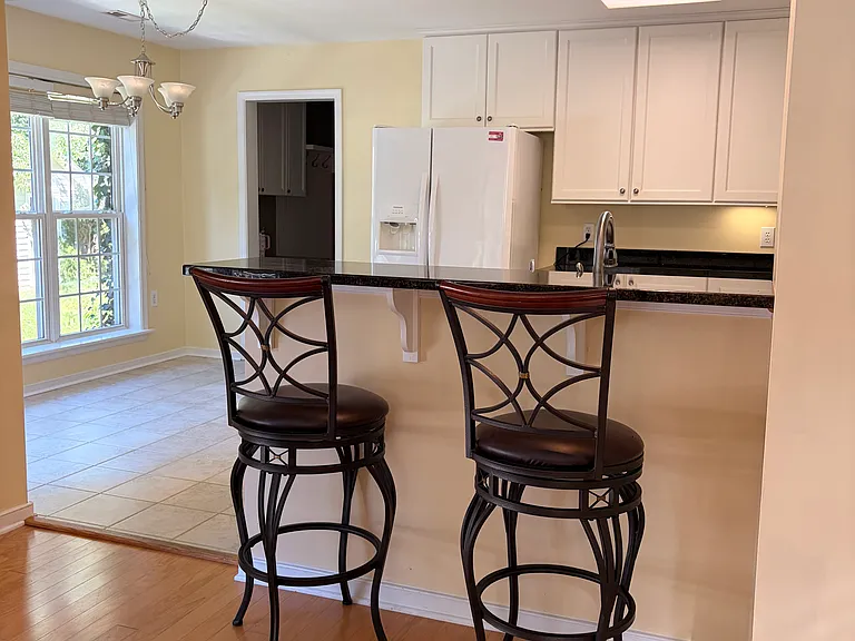 kitchen / breakfast area