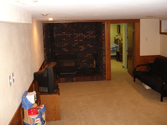 Basement family / rec room 2