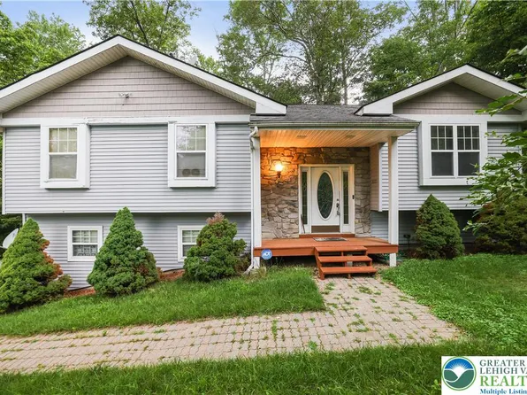 3122 Sparrow Ct, East Stroudsburg, PA 18302