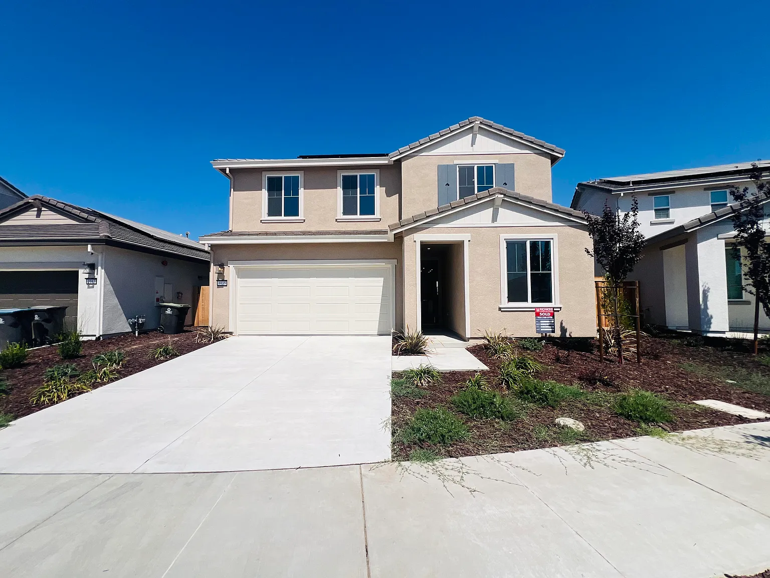 1035 Jarupa Dr photo 1