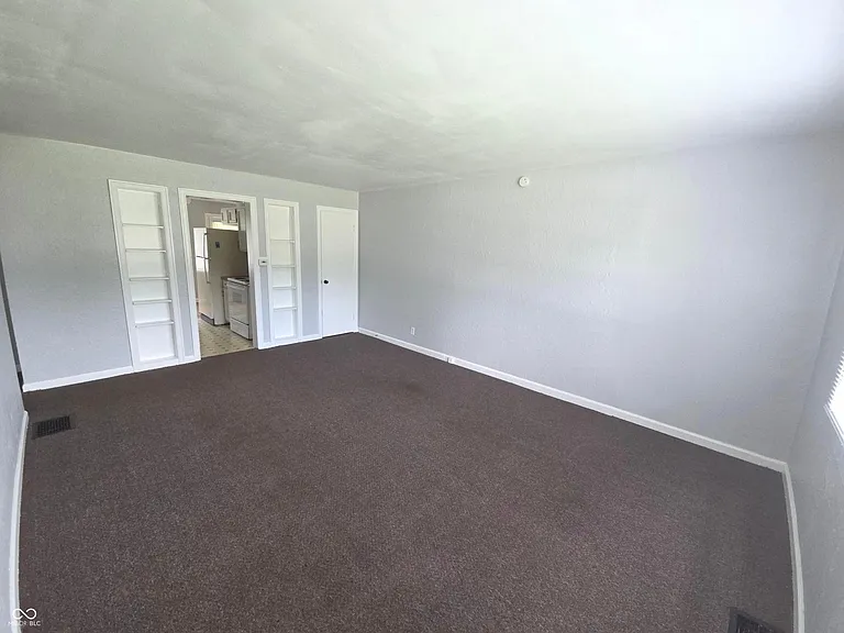 73 W Westfield Blvd — Photo 3