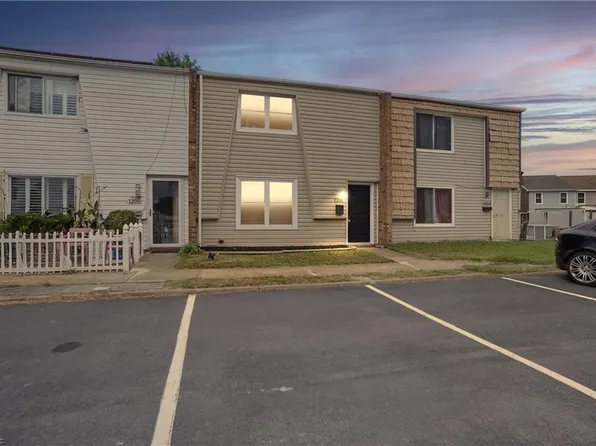 1201 Green Cedar Ln, Virginia Beach, VA 23453