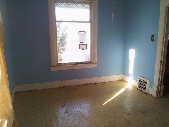bedroom 1 mf front