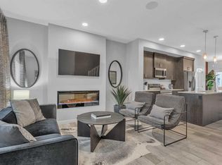 1121 E Chinook Gate Bay SW, Airdrie, AB T4B 5J1