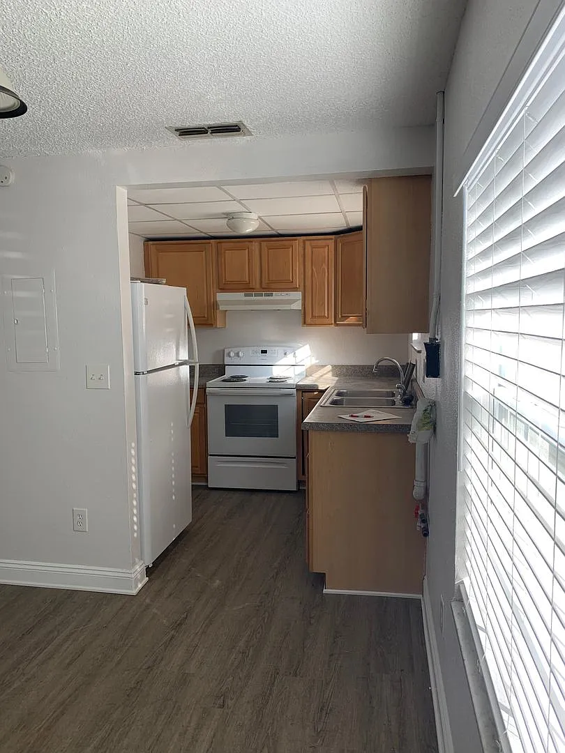 2/1.5 Townhome in Downtown New Port Richey — Photo 3