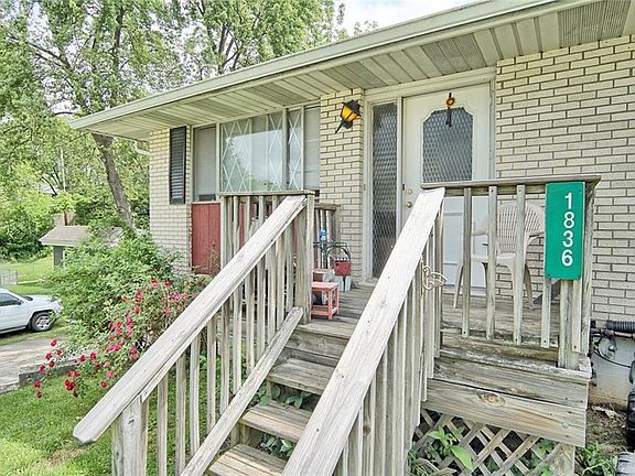 3rd image of 1836 Superior Ave #1838