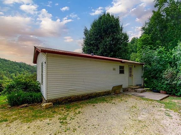 3rd image of 121 Watermelon Dr
