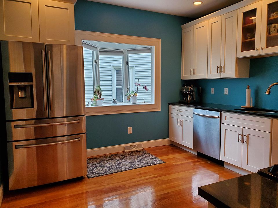 Kitchen area with dishwasher, french door refrigerator, stove/oven, and microwave