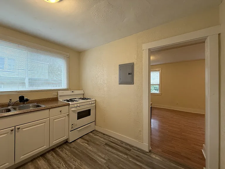 915 Chartiers Ave #4 — Photo 7