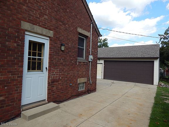 3rd image of 4401 W 146th St