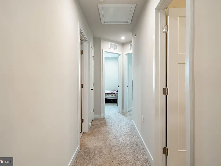208 Chase Dr — Photo 17