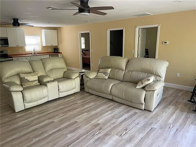 1059 Brandon Dr — Photo 10