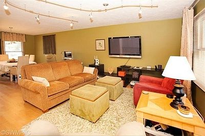 4th image of 9661 Firefly Ave