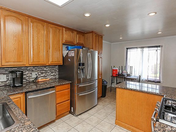 4th image of 125 Thrift St