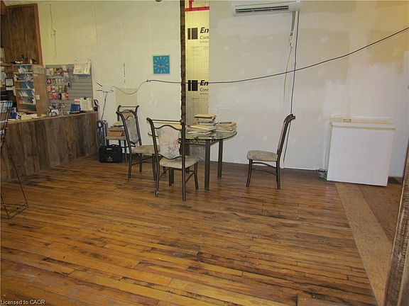 4th image of 1523 Lakeshore Rd