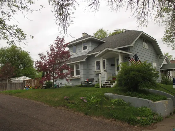 421 10th St, Cloquet, MN 55720