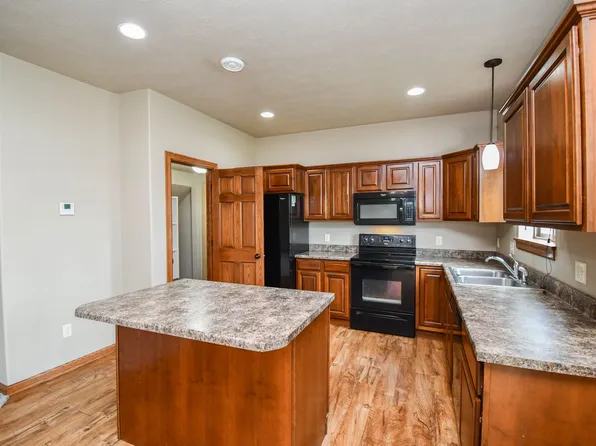8413 W 53rd St, Sioux Falls, SD 57106