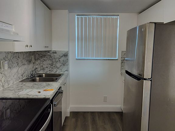 3rd image of 2520 N Andrews Ave #302