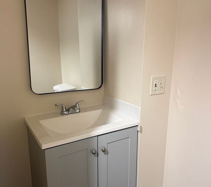 2nd image of 19 Jenks St APT 1