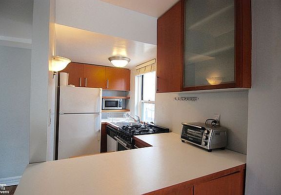 5th image of 435 E 77th St APT 10C