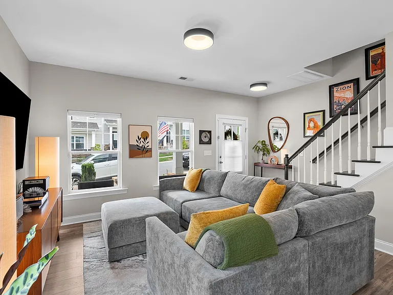 58 Walnut Springs Dr — Photo 2