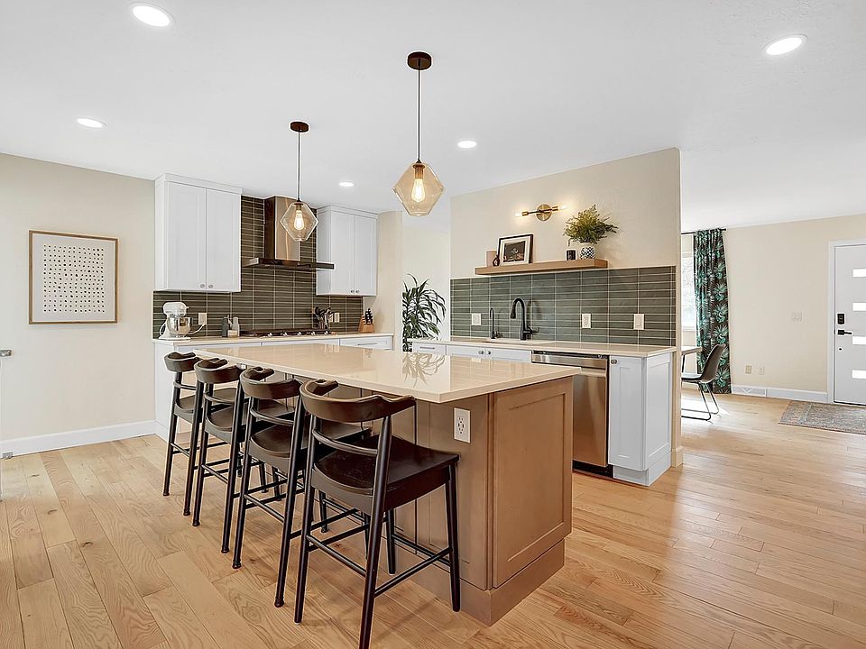 Customer kitchen, renovated with new electrical, all new appliances, cabinets, floors, and quartz countertops in 2022.