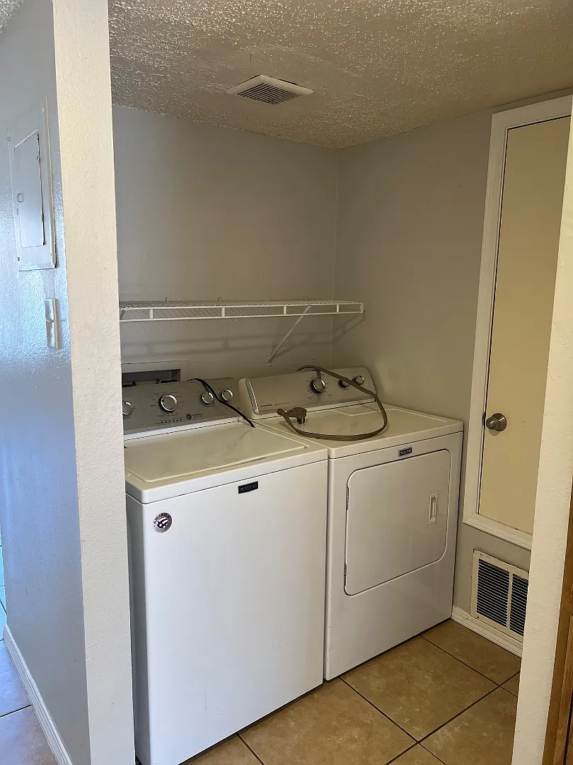 920 San Pedro Drive Southeast - 920-3 — Photo 3