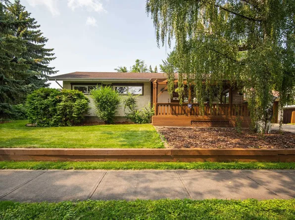 9562 81st St NW, Edmonton, AB T6C 2W5