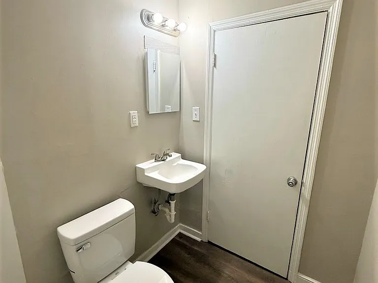 511 Boston St — Photo 12