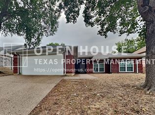 5402 Summit Peak Dr, Arlington, TX 76017