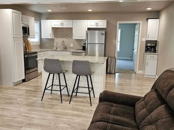 802 Brown Trl, Bedford, TX 76022