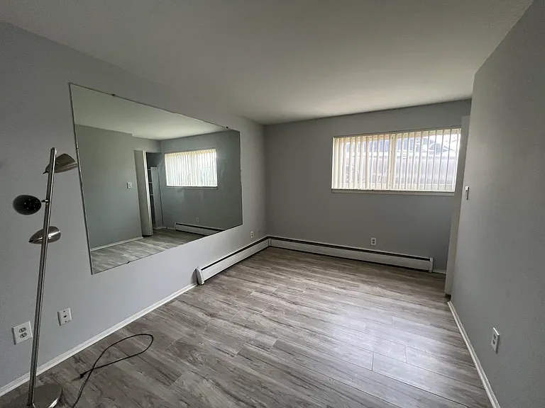 31831 Grand River Ave #19 — Photo 7