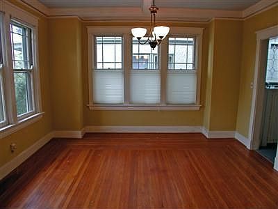 3rd image of 2855 Victoria Ave