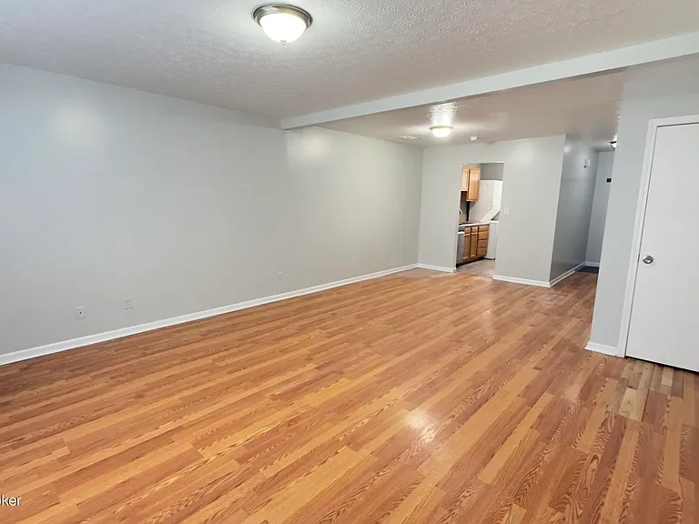 729 E Court Ave — Photo 3