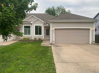3907 SW Chartwell Ct, Lees Summit, MO 64082