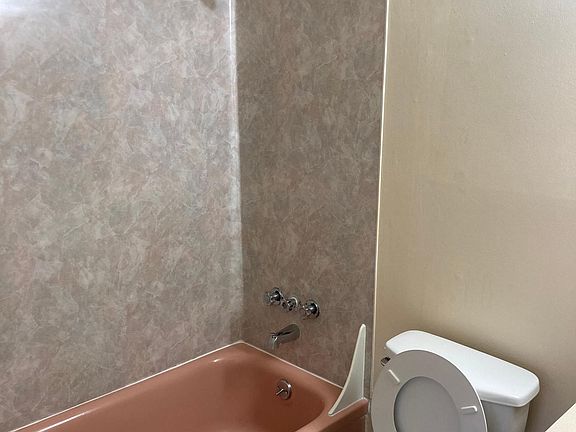 5th image of 5035 15th Ave NE APT 302
