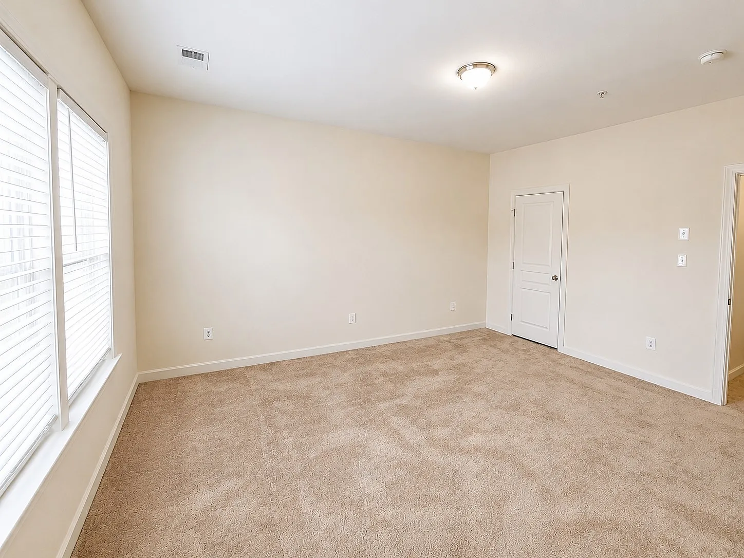 4 bed, 2388 sqft, $3,100 — Photo 4